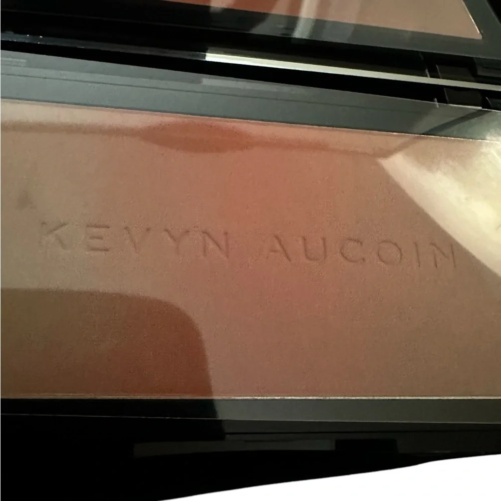 Kevyn Aucoin - The Neo Bronzer (Siena) in box with pouch NIB PRICE FIRM